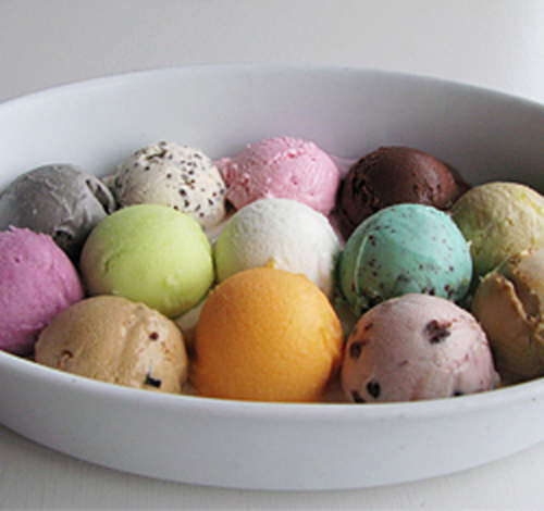アイスクリームは20種類以上の豊富なラインナップ。専門店なみのデザートで、とっても大満足！